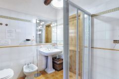 Aia-Capanna-bathroom-2-800x500