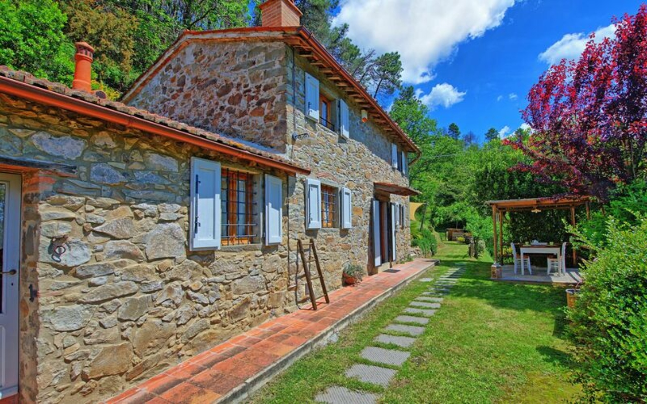 Rent Farmhouse in Tuscany for Holiday 