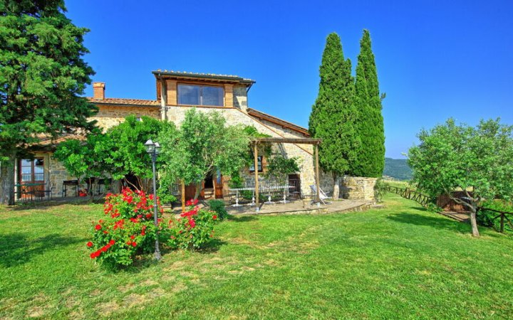 Rent Farmhouse in Tuscany for Holiday 