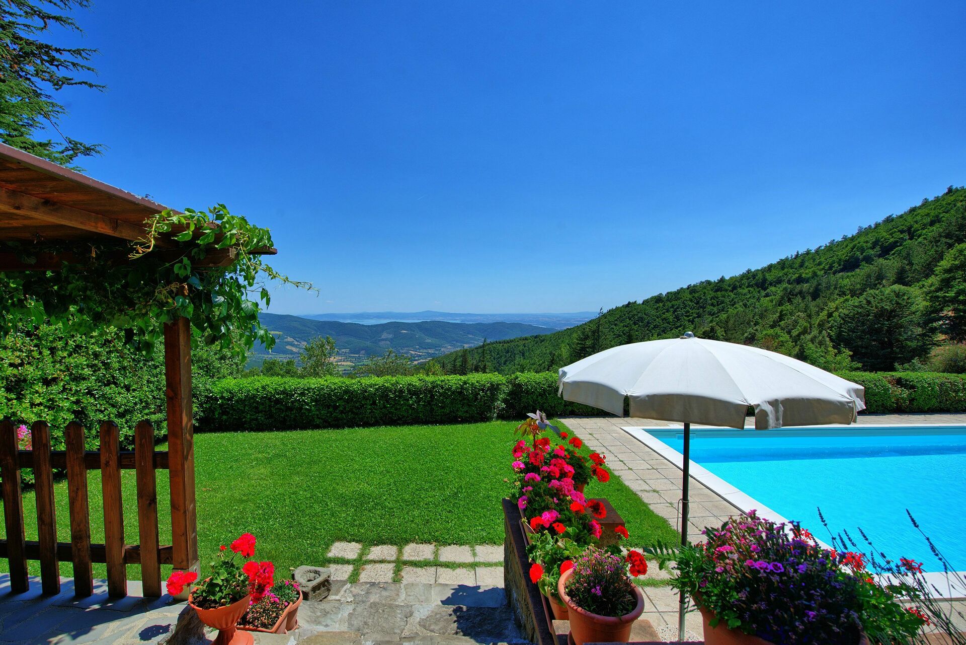 ville a Cortona con piscina